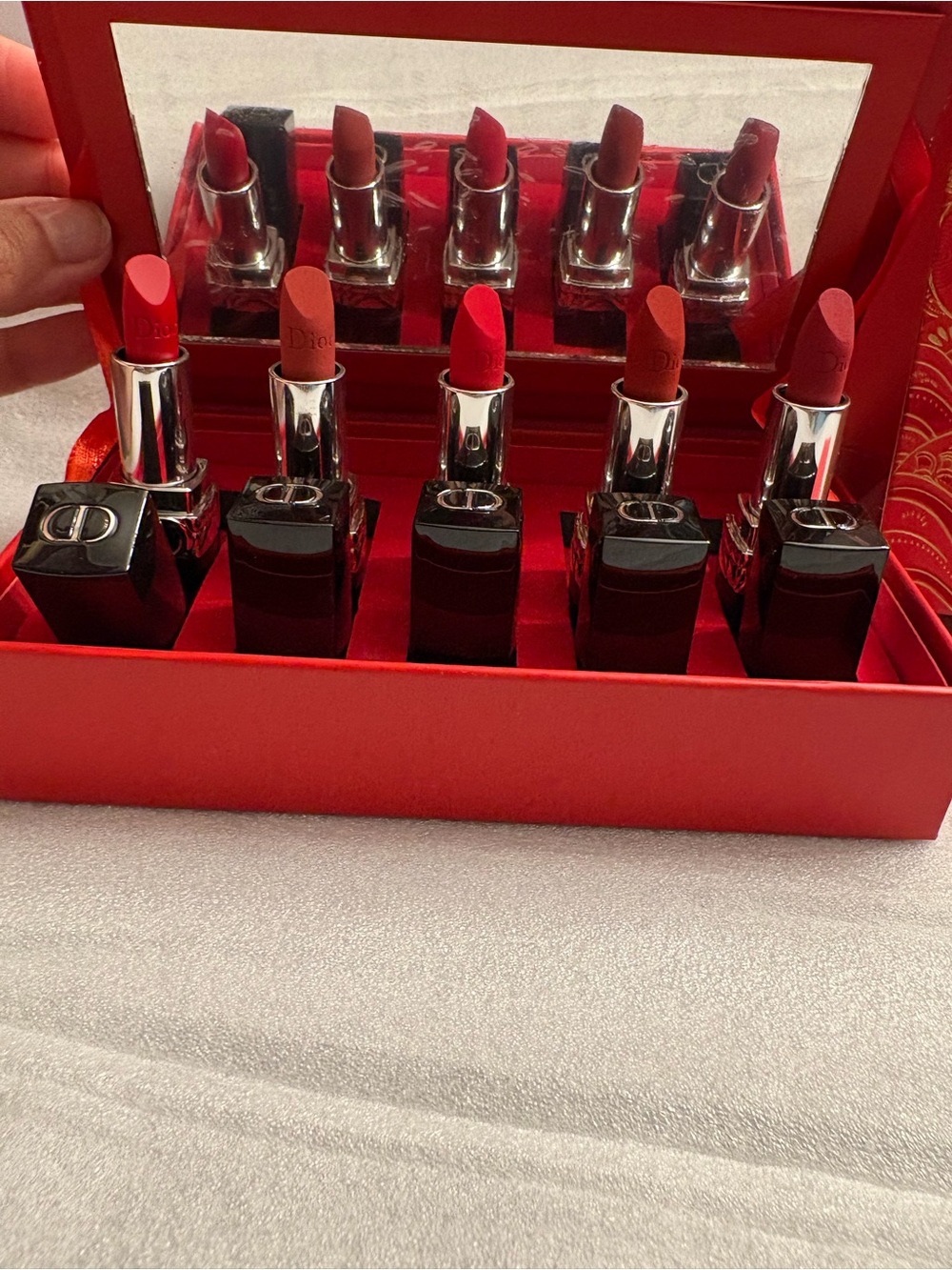 Luxury Red Lipstick Set — 5-Piece Assorted Shades - Picture 3 of 5